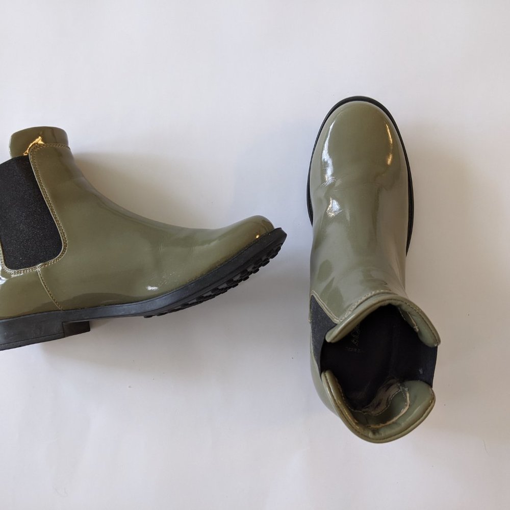 rain boots